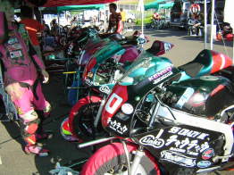 �e���g���͂��āA�}�g�C���ł���